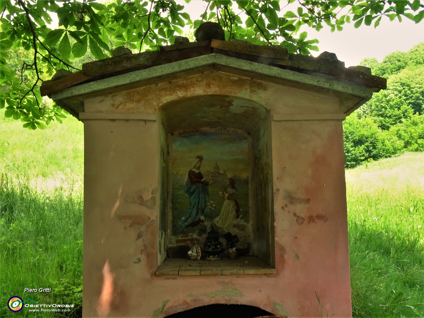70 La santella della Madonna all'ombra del grande ippocastano.JPG